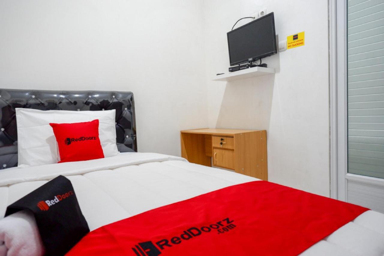 Reddoorz Hostel Near Kota Lama Семаранг Экстерьер фото