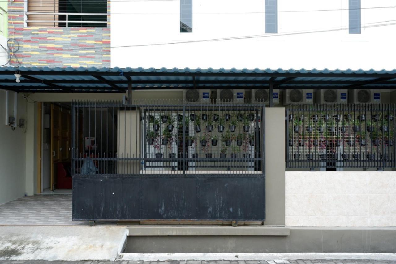 Reddoorz Hostel Near Kota Lama Семаранг Экстерьер фото