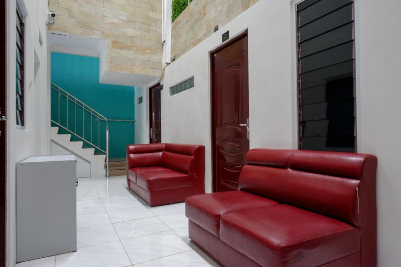 Reddoorz Hostel Near Kota Lama Семаранг Экстерьер фото
