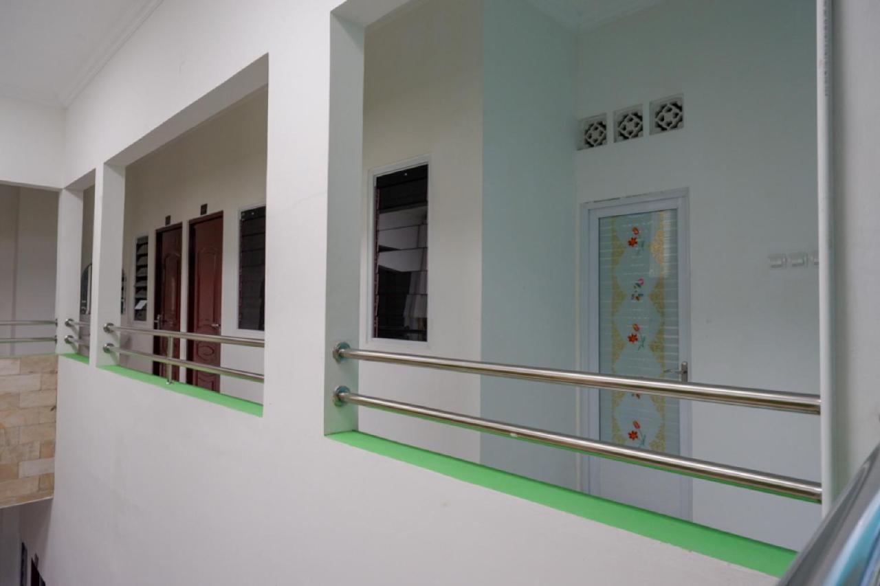Reddoorz Hostel Near Kota Lama Семаранг Экстерьер фото