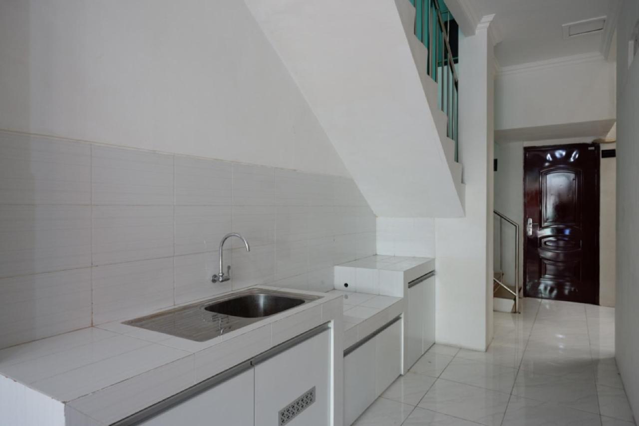 Reddoorz Hostel Near Kota Lama Семаранг Экстерьер фото
