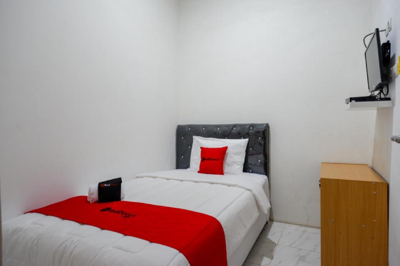 Reddoorz Hostel Near Kota Lama Семаранг Экстерьер фото