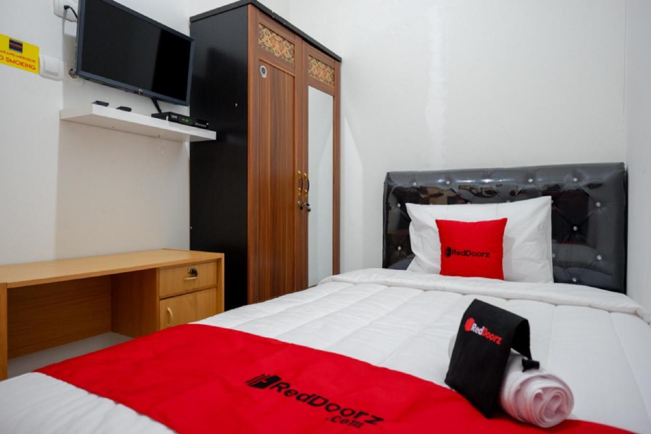 Reddoorz Hostel Near Kota Lama Семаранг Экстерьер фото