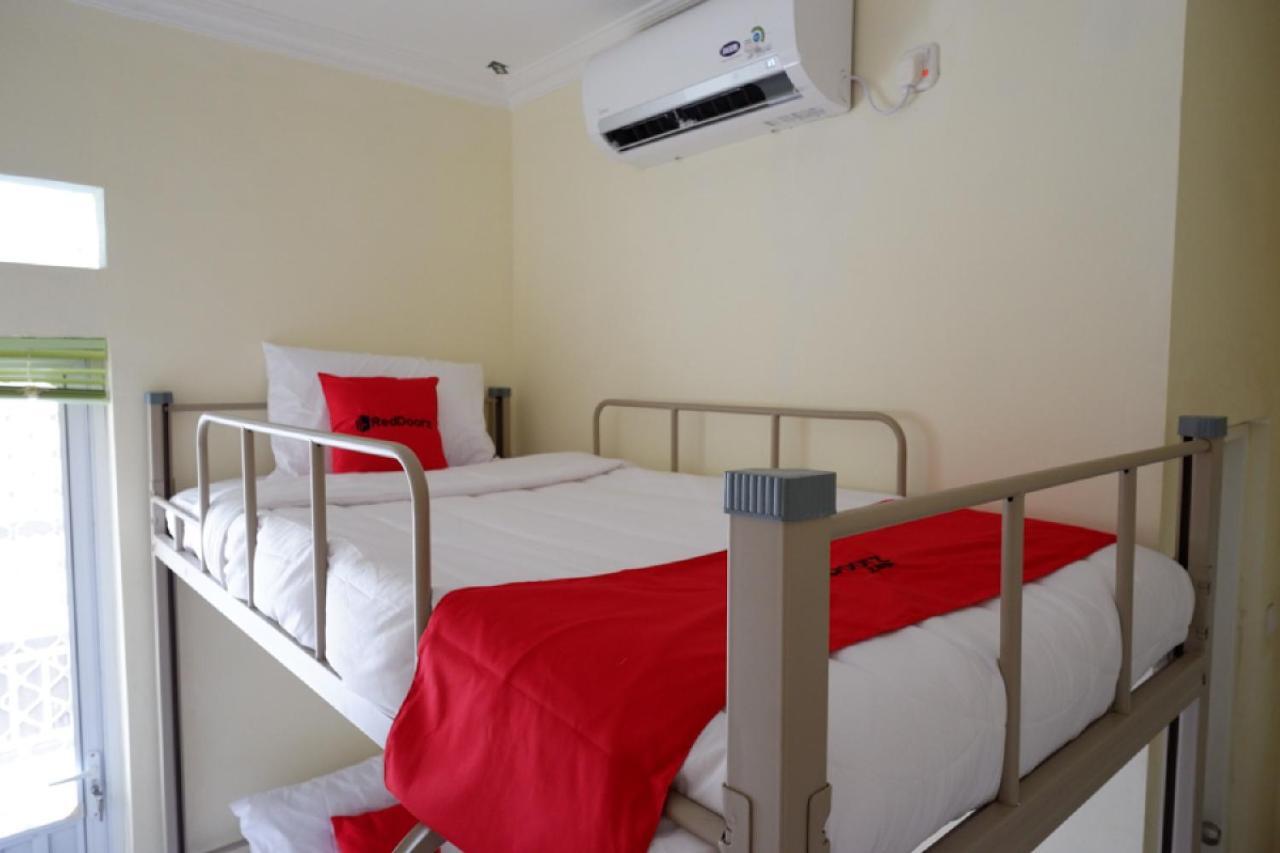 Reddoorz Hostel Near Kota Lama Семаранг Экстерьер фото