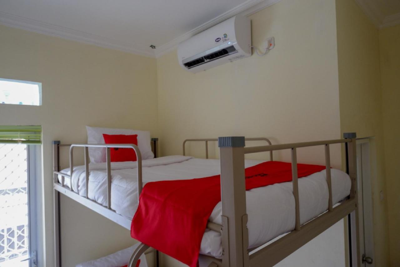 Reddoorz Hostel Near Kota Lama Семаранг Экстерьер фото