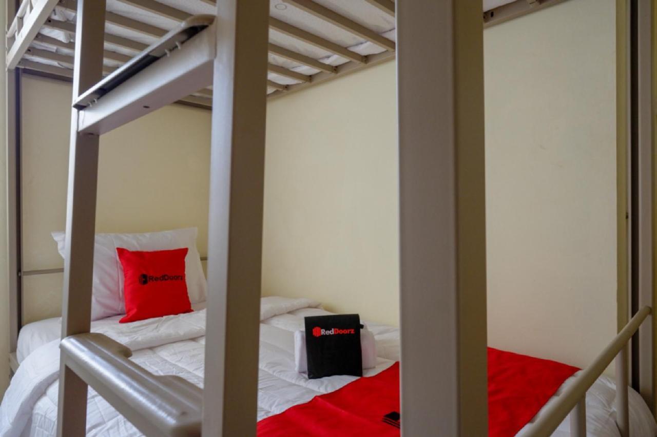 Reddoorz Hostel Near Kota Lama Семаранг Экстерьер фото