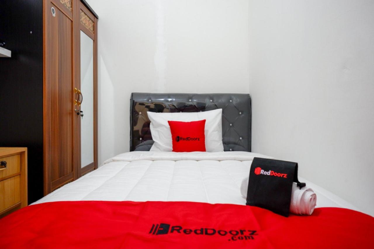 Reddoorz Hostel Near Kota Lama Семаранг Экстерьер фото