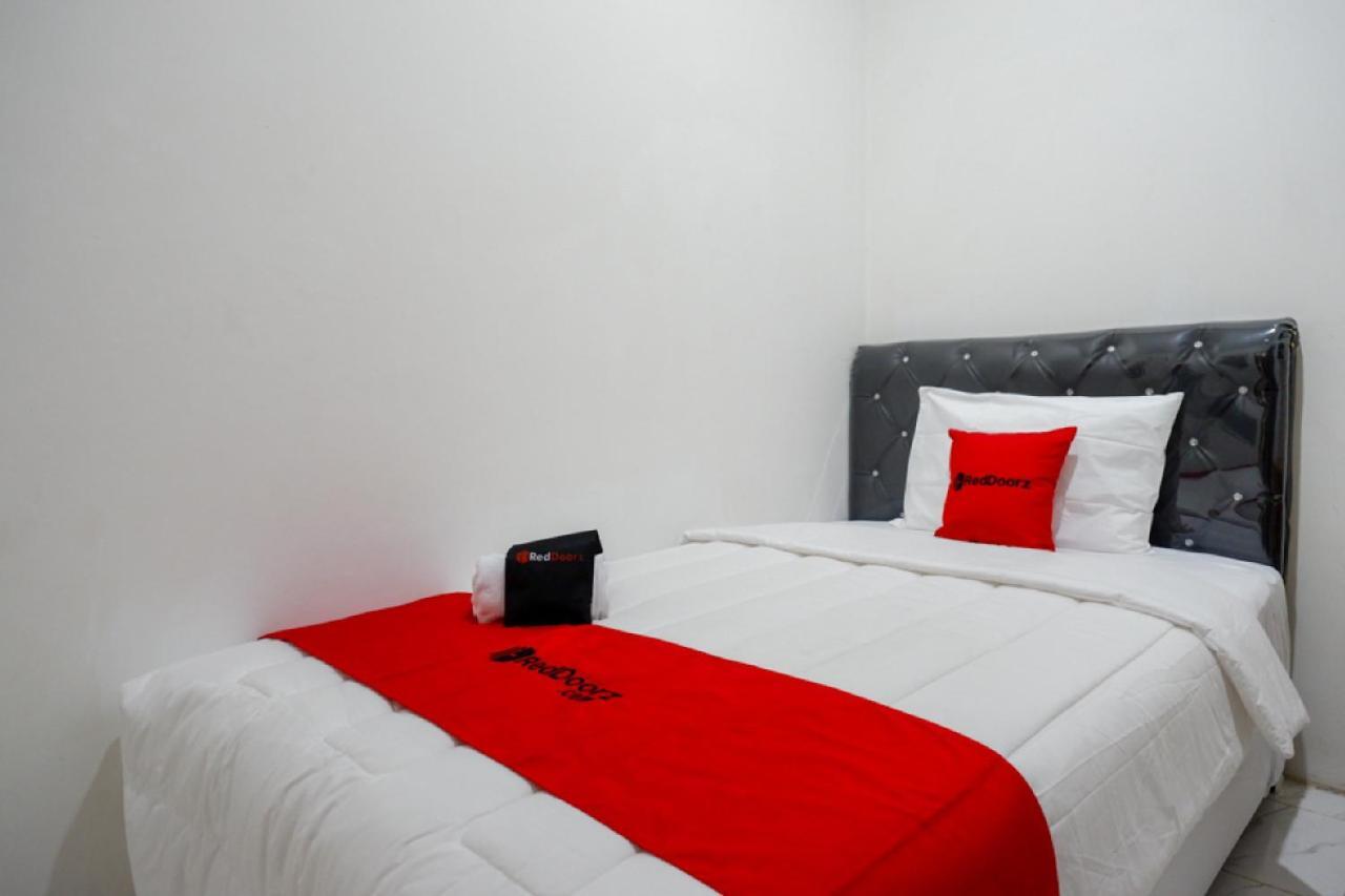 Reddoorz Hostel Near Kota Lama Семаранг Экстерьер фото