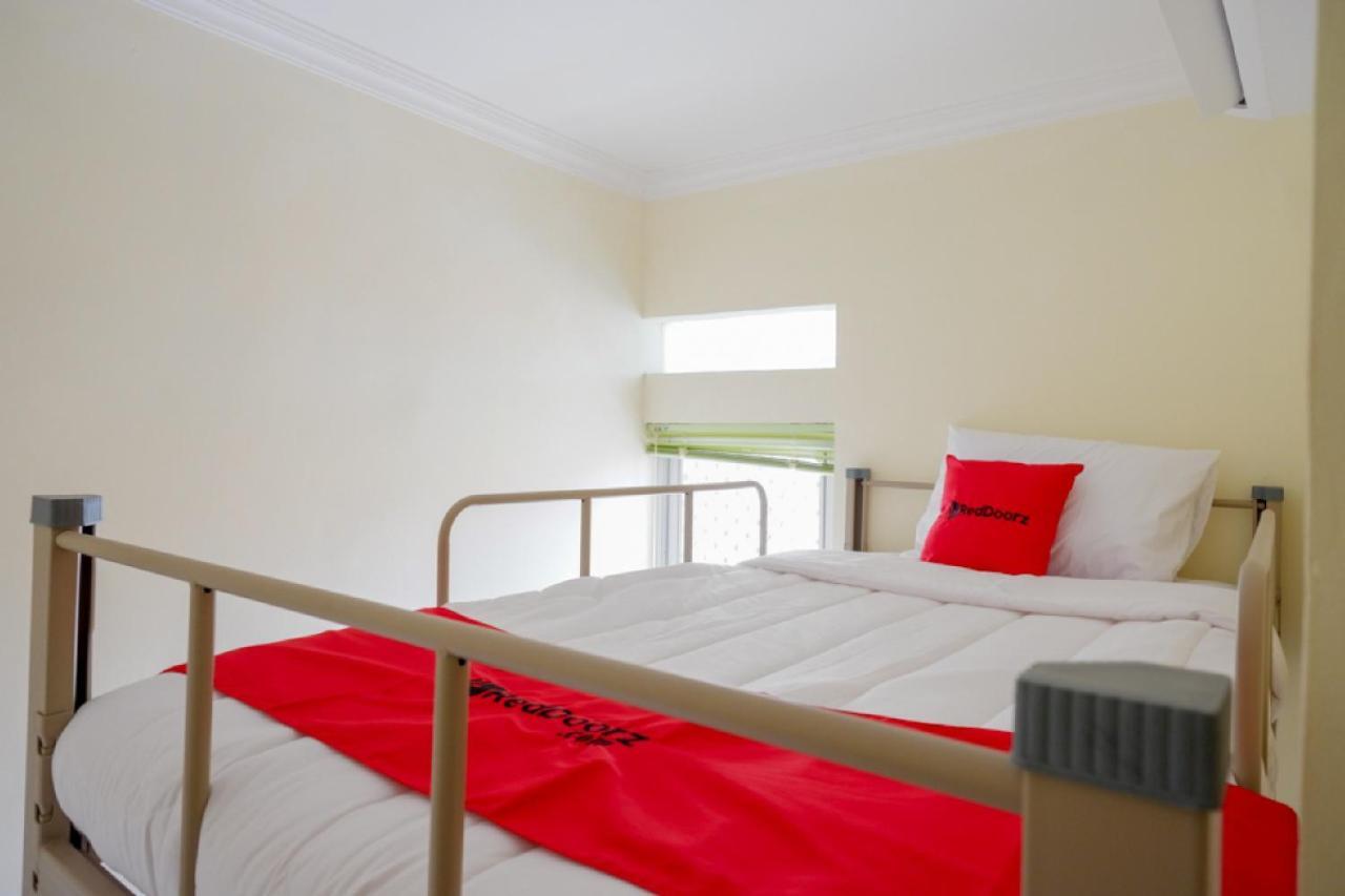 Reddoorz Hostel Near Kota Lama Семаранг Экстерьер фото