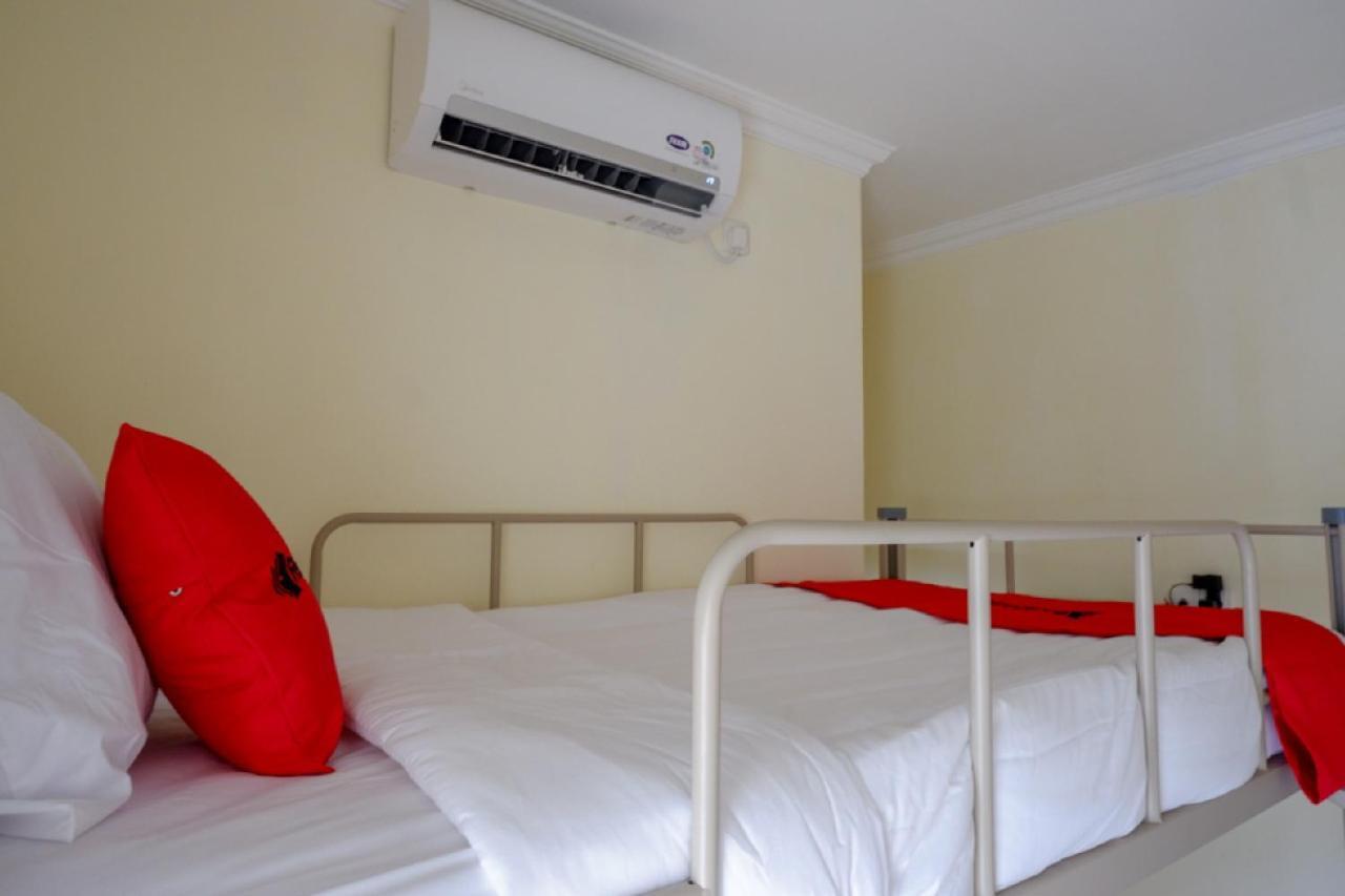 Reddoorz Hostel Near Kota Lama Семаранг Экстерьер фото