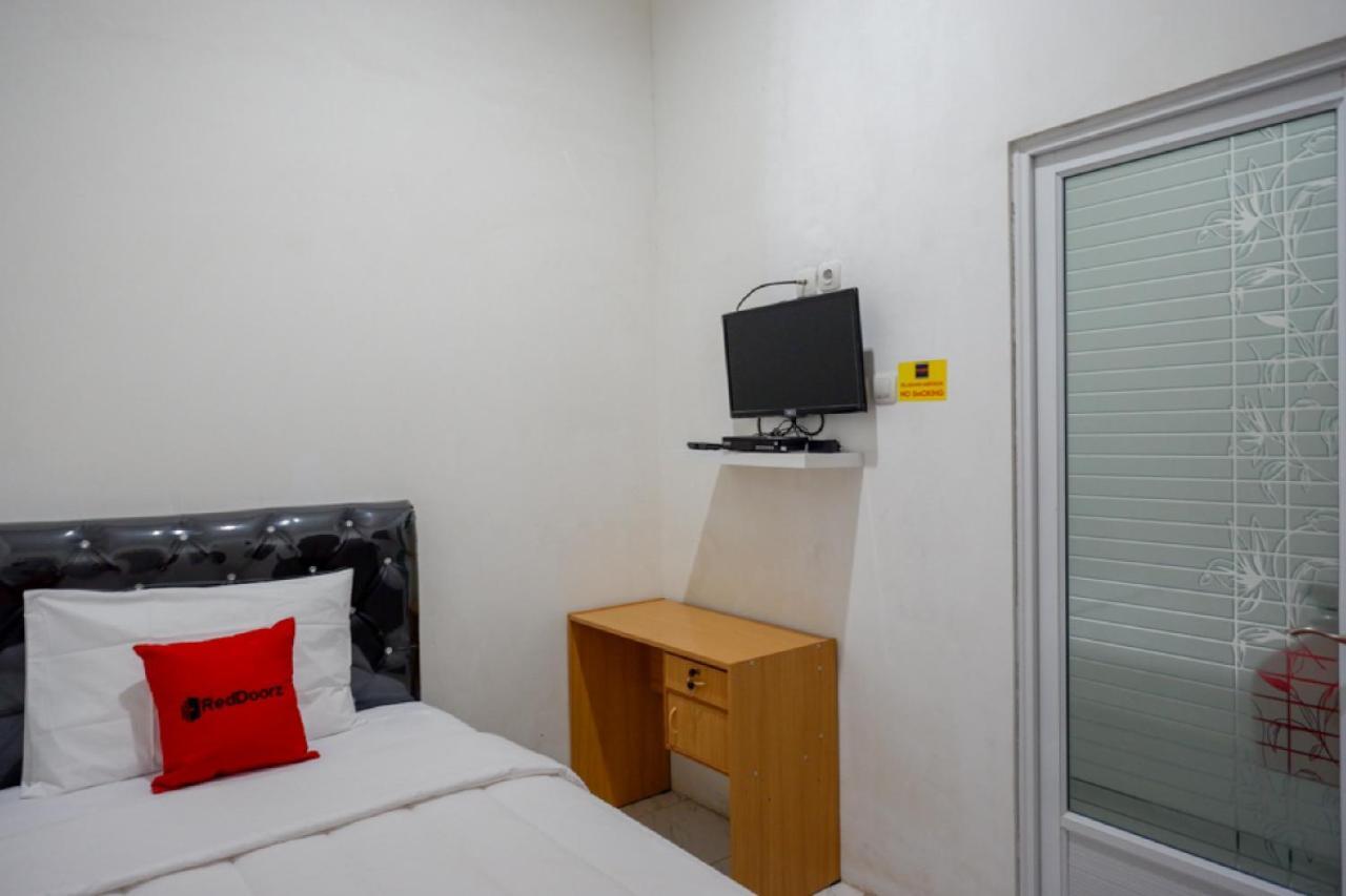 Reddoorz Hostel Near Kota Lama Семаранг Экстерьер фото
