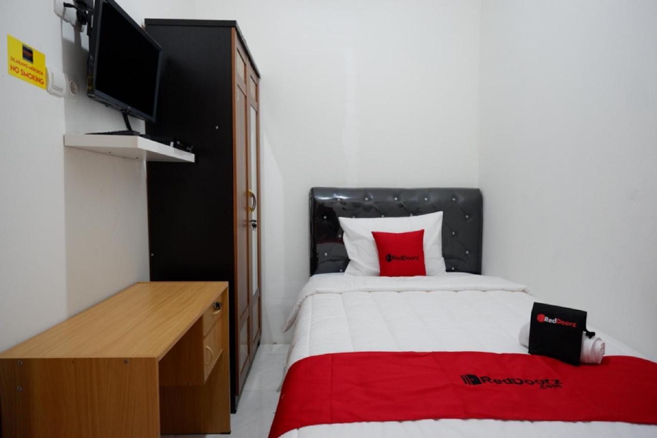 Reddoorz Hostel Near Kota Lama Семаранг Экстерьер фото